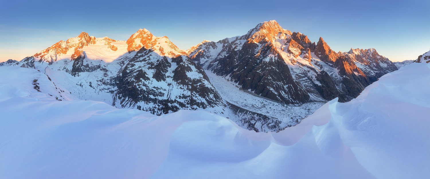 Mont Blanc od Courmayeuru, Itálie